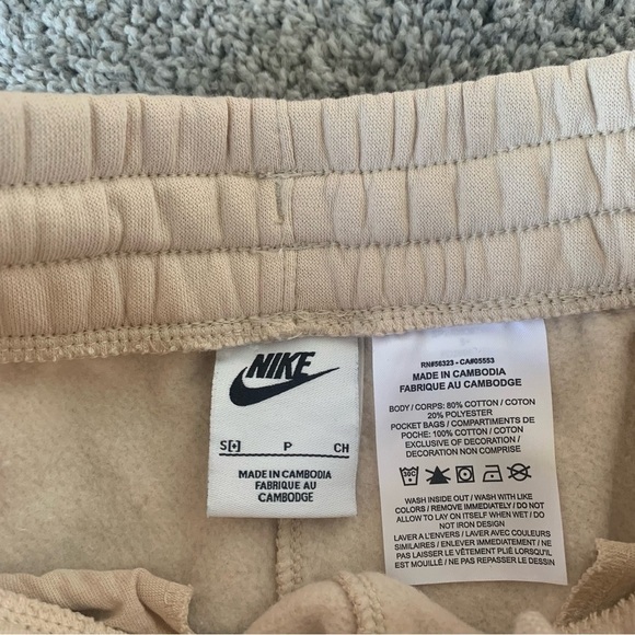 Nike Kids Club Fleece Cut Off Sweat Pant Shorts Size Small - Picture 4 of 8